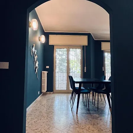 Dulcamara Boutique - Blue Velvet * Bari