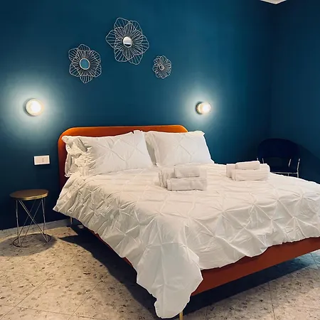 Dulcamara Boutique - Blue Velvet *