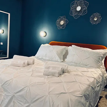 Dulcamara Boutique - Blue Velvet